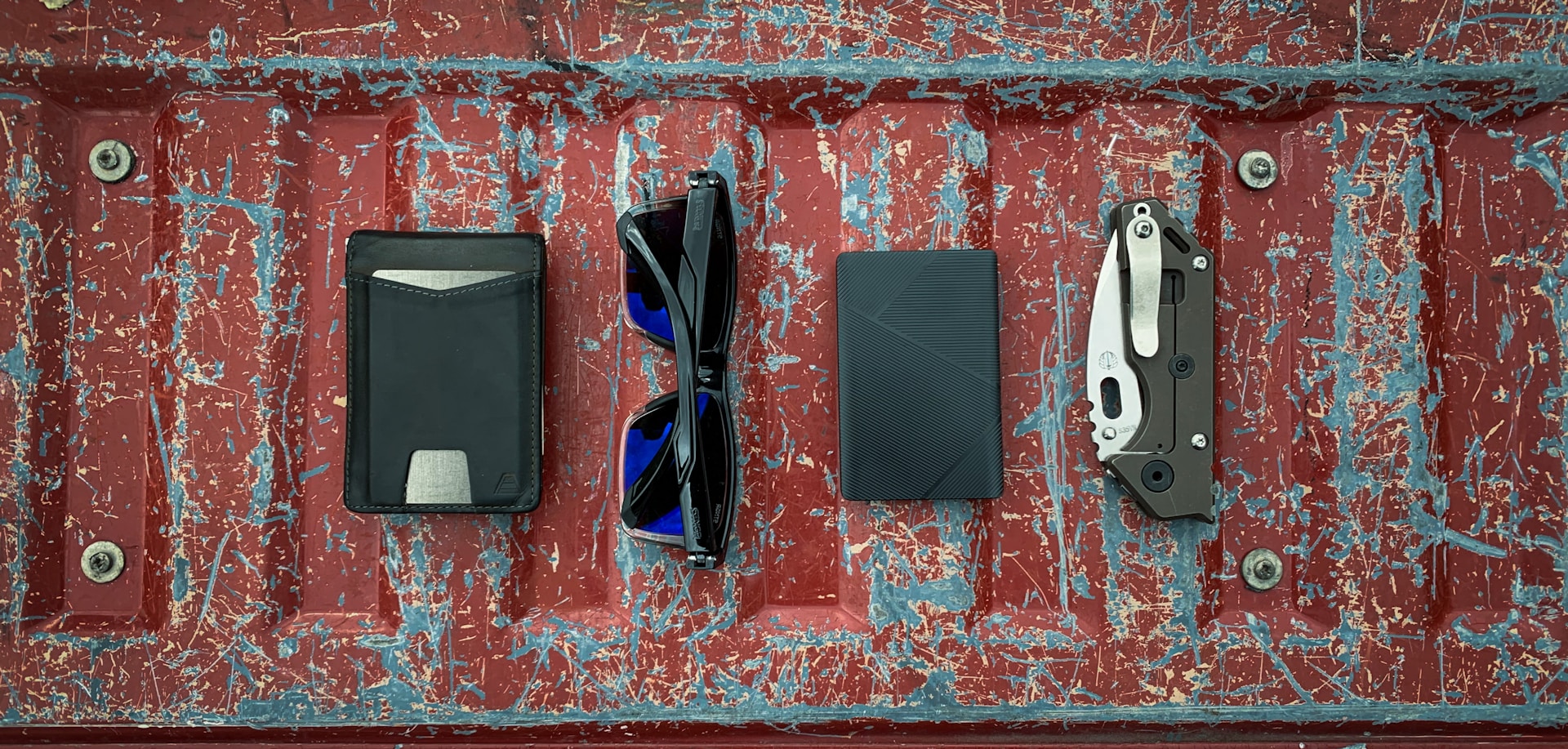 Budget EDC kit flat lay